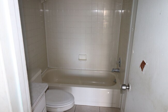 Building Photo - 727 Lucaya Dr