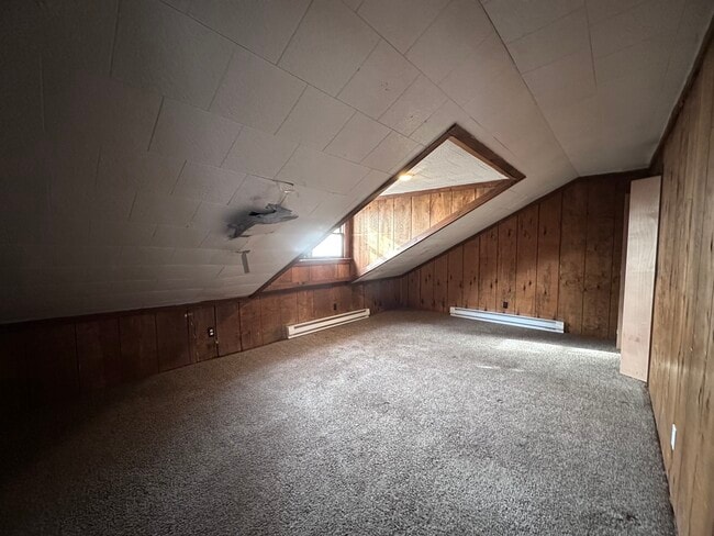 Building Photo - 208 English-E