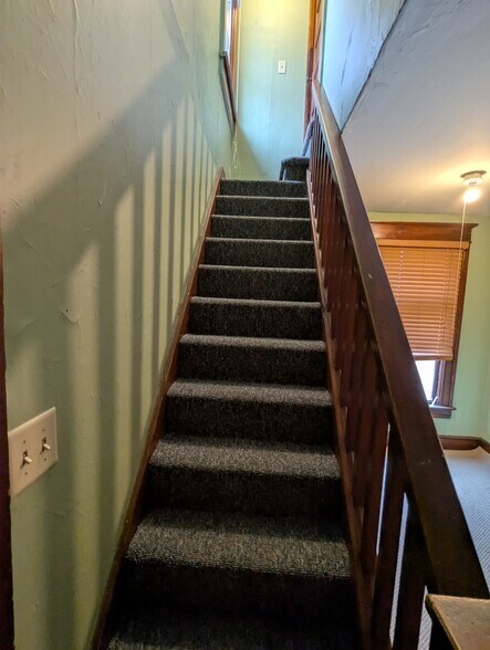 Private Entry - 2202 Brooklyn Ave