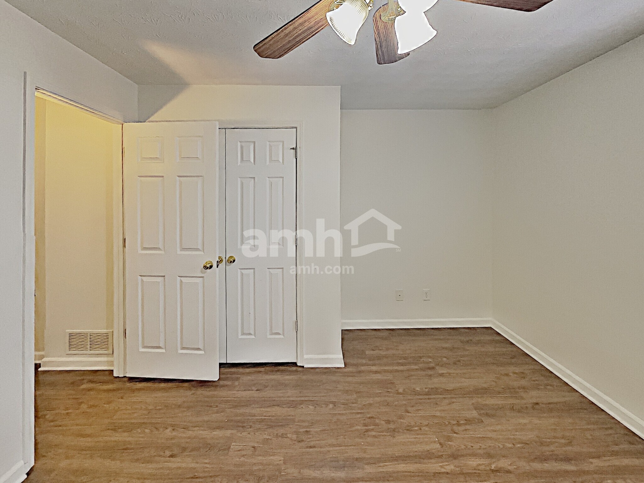 Building Photo - 704 Newcastle Ct