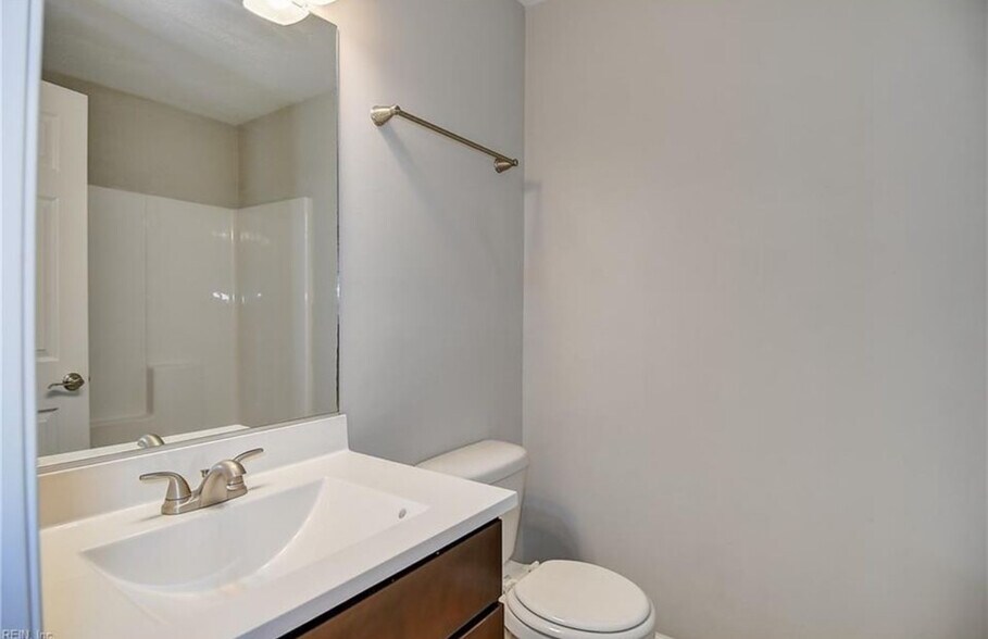 Building Photo - 1106 Eaglewood Dr