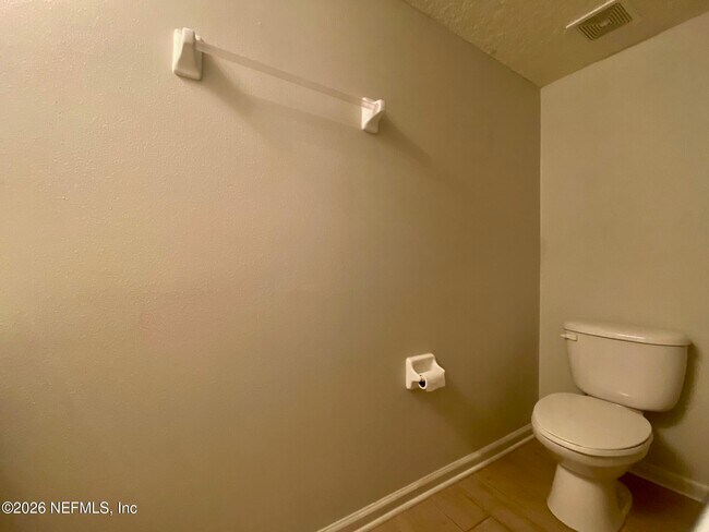 Building Photo - 1530 Vineland Cir