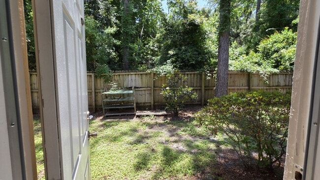 Building Photo - FOR RENT 2 bed 2.5 bath Condominium