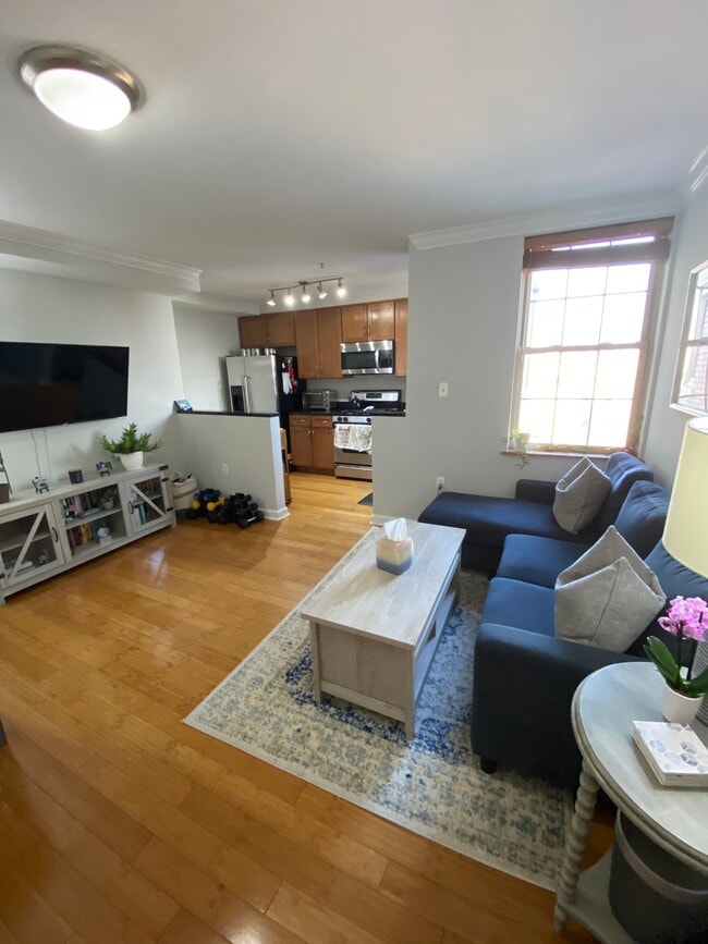 Building Photo - 1417 Newton St NW