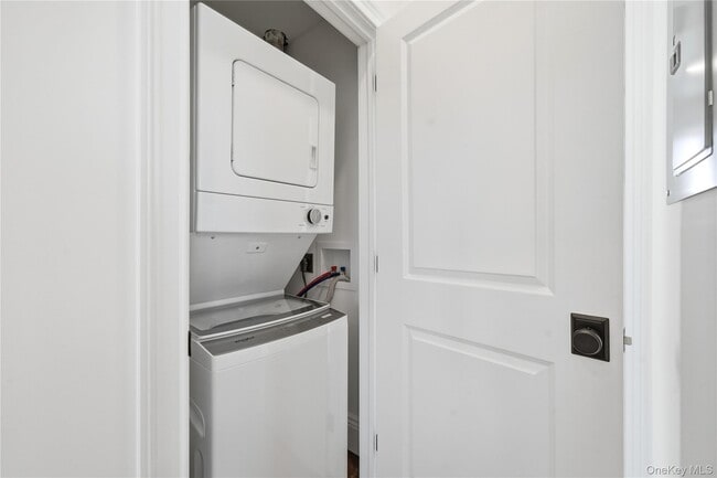 Building Photo - 13 W Hoffman Ave