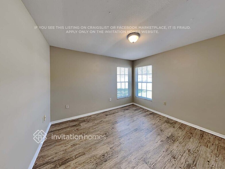 Building Photo - 5850 Lake Grove Dr