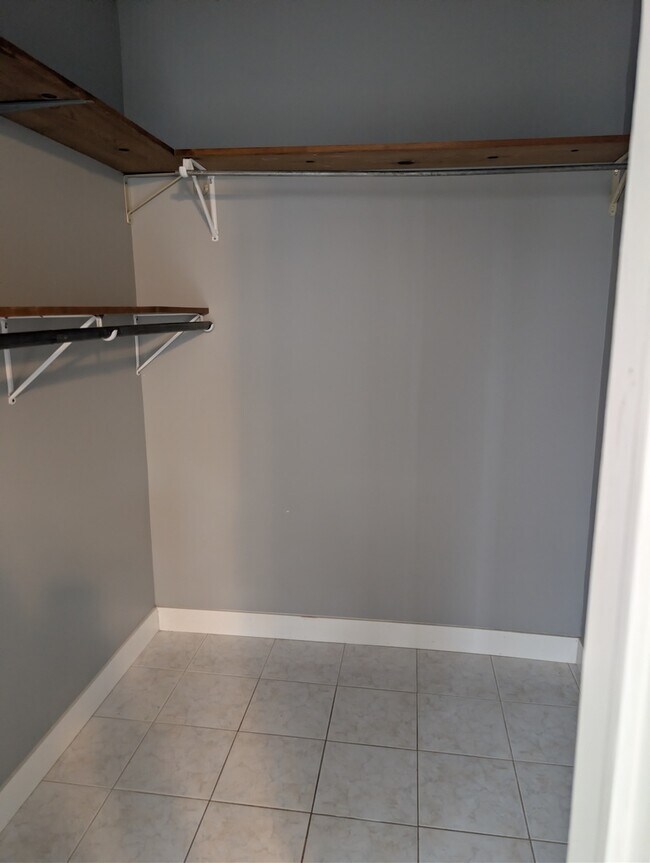 Building Photo - 7041 W Addison St