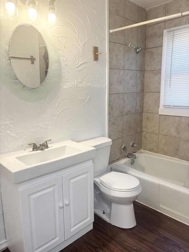 Building Photo - 3049 NE 15th St