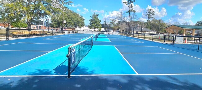 Building Photo - 811 17th Ave