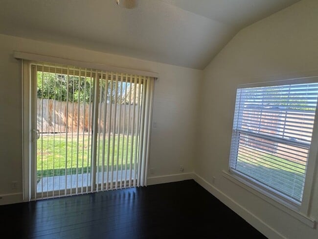 Building Photo - WELL MAINTAINED 3 BR HOME- COMFORTABLE, AFFORDABLE & GREAT LOCATION