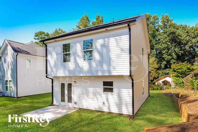 Building Photo - 3725 Corvette St