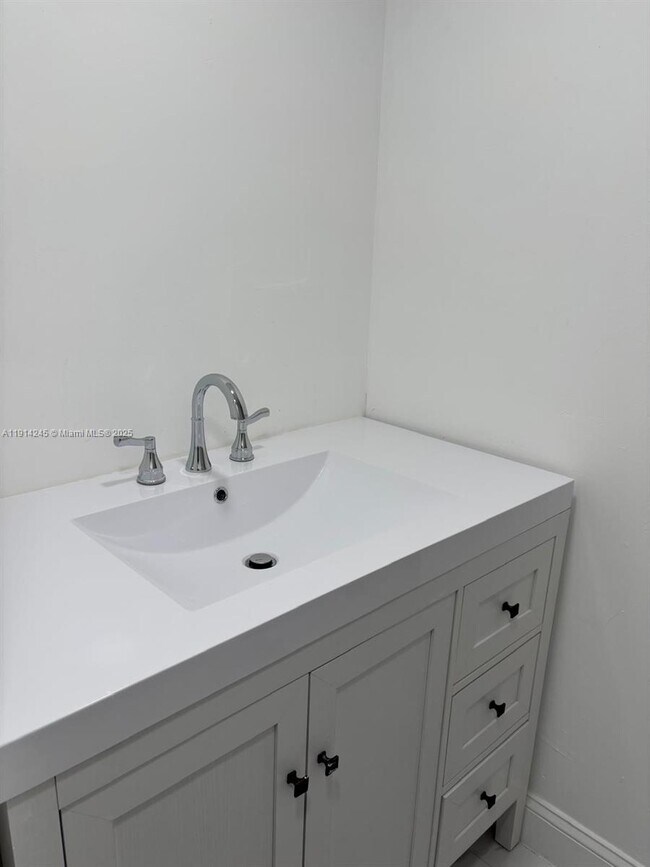 Building Photo - 18151 NE 31st Ct