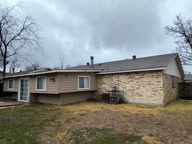 Building Photo - 1722 Dorchester Dr