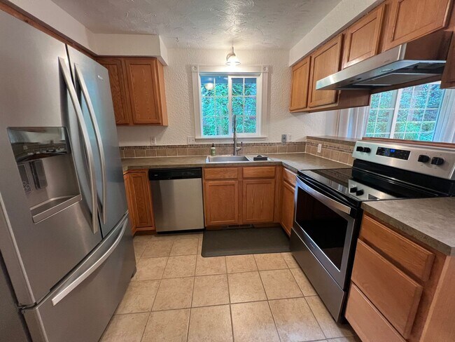 Building Photo - 3 Bed, 2 Bath with Garage in Sudden Valley