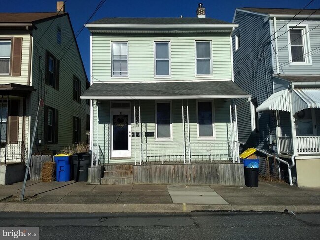 Building Photo - 221 Ann St