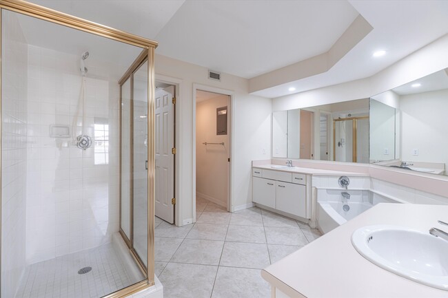 Building Photo - 6670 Ilex Cir
