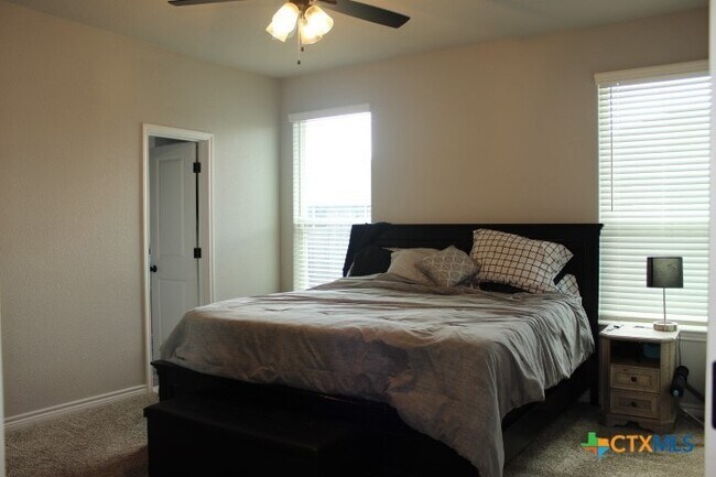 Building Photo - 3006 Hedwig St