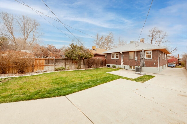 Building Photo - 1139 E Sherman Ave