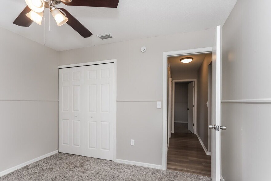 Building Photo - 12873 Pineway Dr