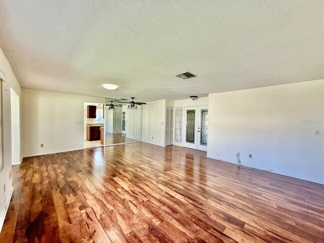 Building Photo - 940 Rosewood Ln