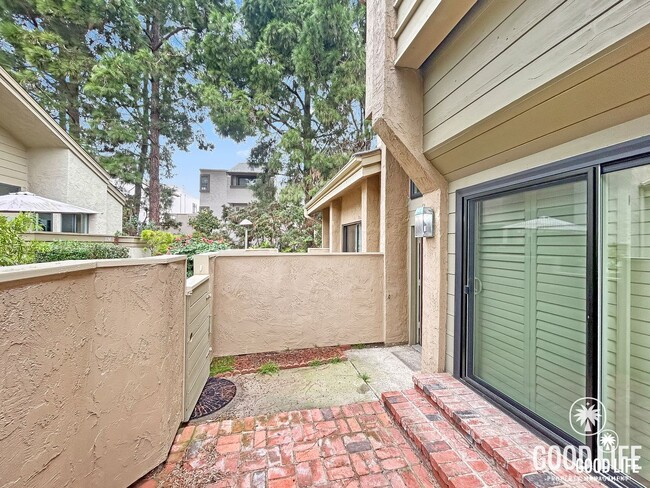 Building Photo - Beautiful 3B/2.5BA W/ Attached 2 Car Garage, A/C, & W/D in La Jolla!
