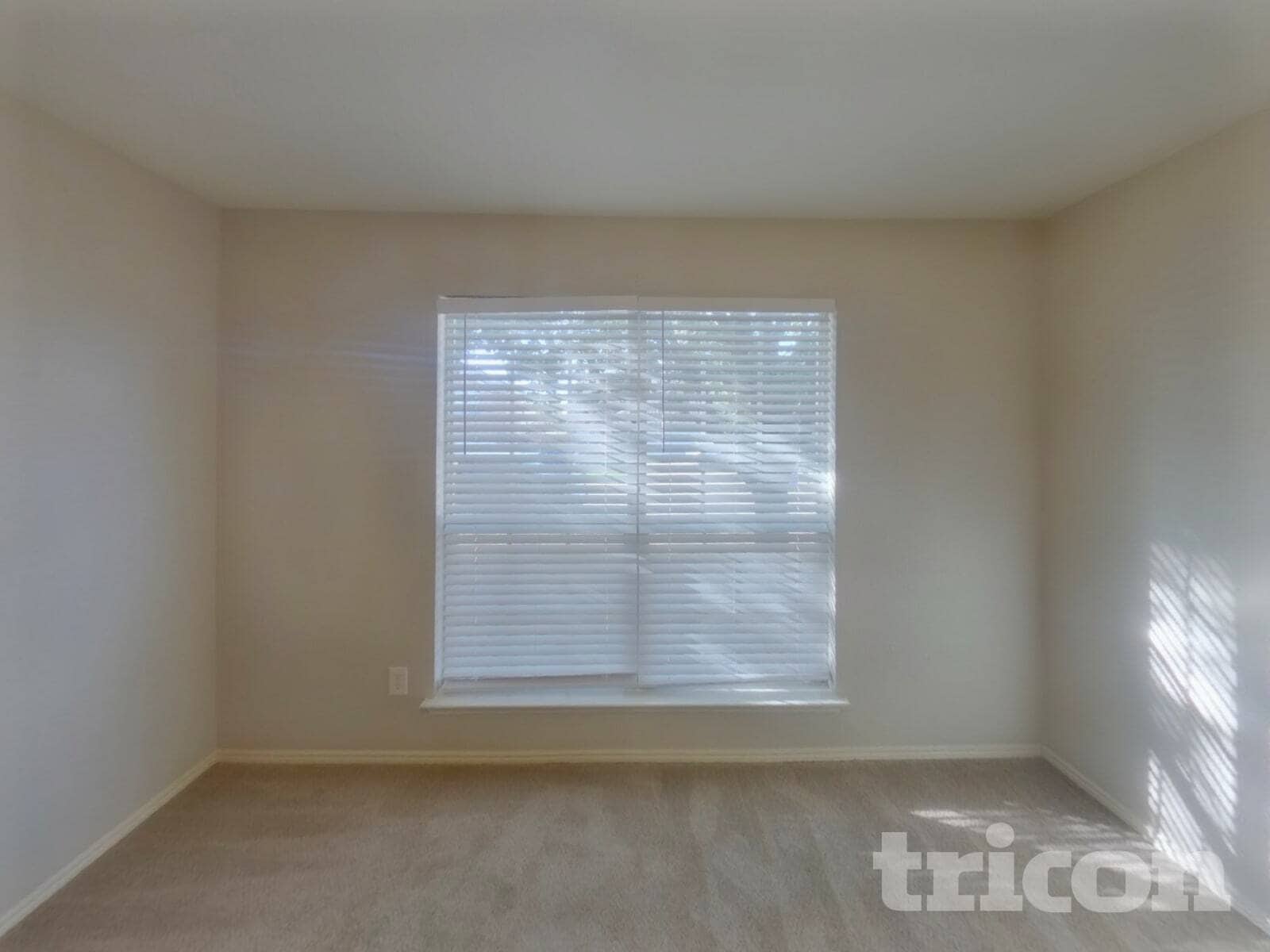 Building Photo - 5417 Elk Ridge Dr