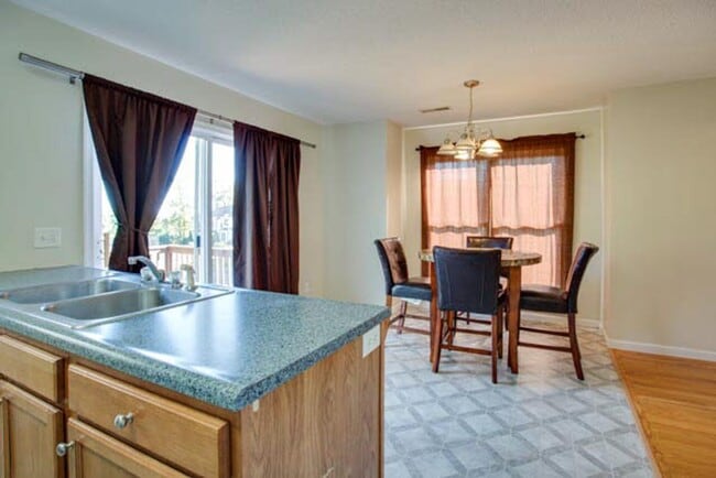 Building Photo - Townhouse in the City of Harrisonburg