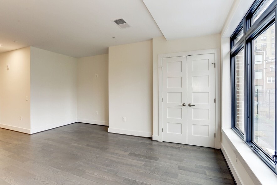 Building Photo - 1521 17th St NW