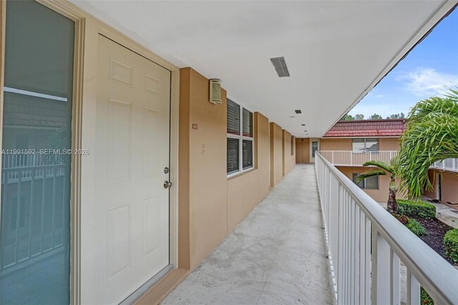 Building Photo - 5325 SW 77th Ct