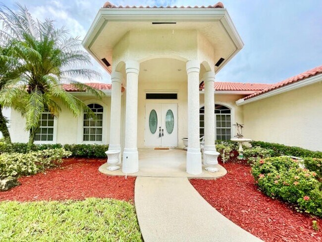 Building Photo - 106 Pepper Tree Cres