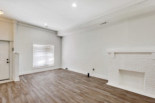 Building Photo - 725 N Patterson Park Ave