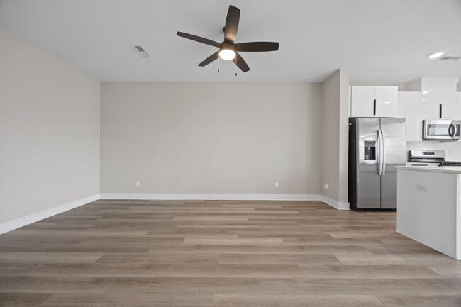 Building Photo - Stylish & Spacious Home in Prime Durham Location – Modern Living with Comfort & Convenience