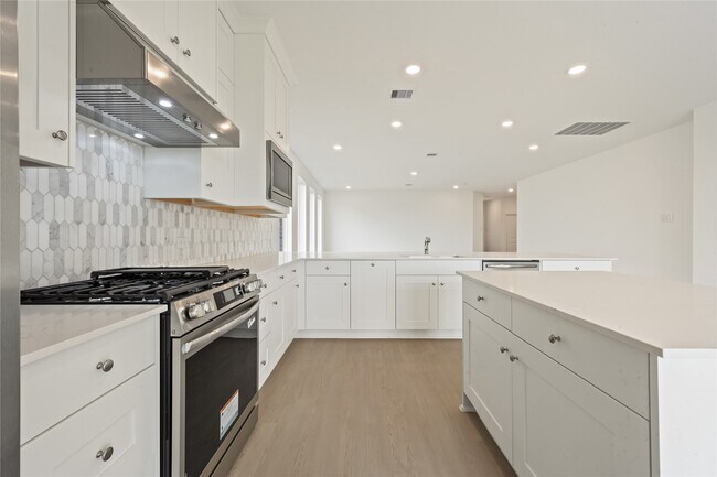 Building Photo - 31711 Wild Mdw Dr
