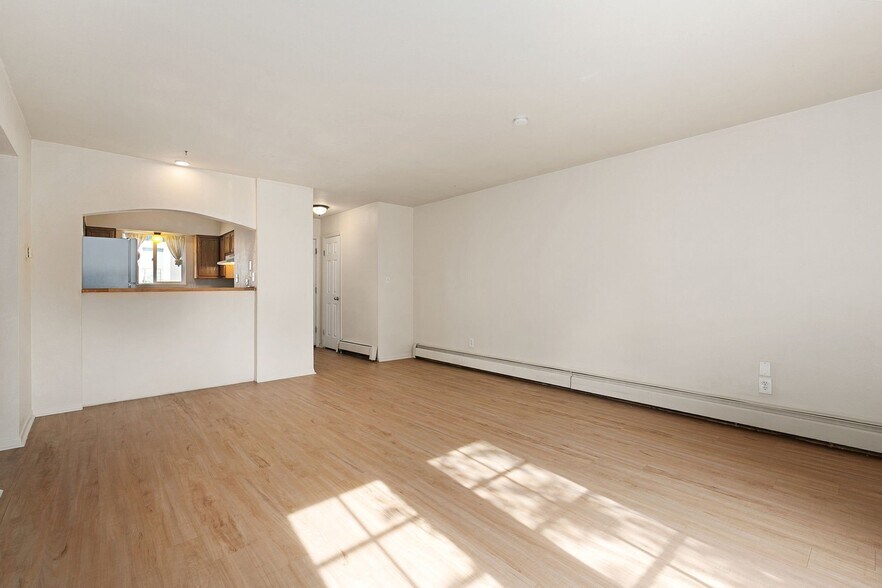 Building Photo - 405 E Thunderbird Dr