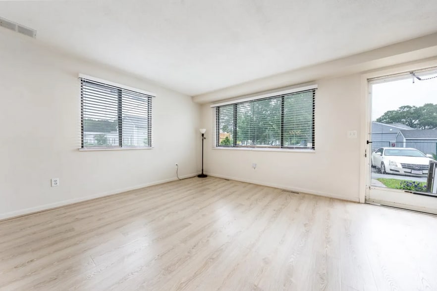 Extra windows in corner unit - 329 W Main St