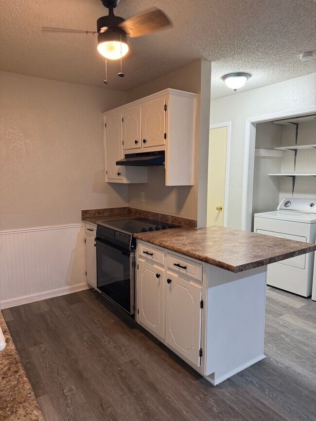 Building Photo - 3 Bedroom in Springhill ISD