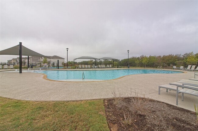 Building Photo - 601 Hummingbird Ln