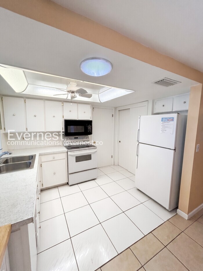 Building Photo - 4133 Grayton Dr