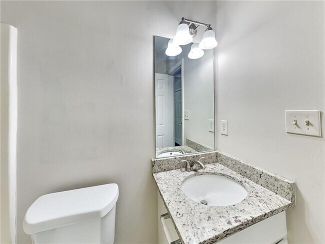 Building Photo - 244 Hale Haven Dr
