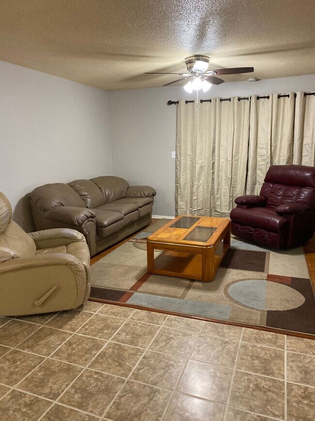 Building Photo - 5014 Flint Ridge Pl
