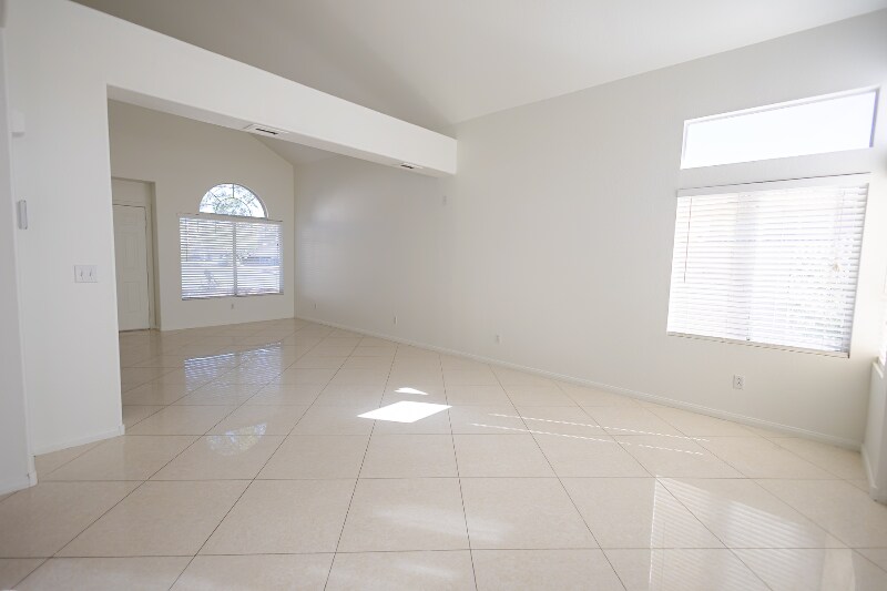 Building Photo - 7873 Laurelton Pl