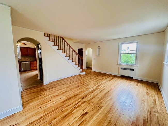 Building Photo - 47 Aqueduct Ave