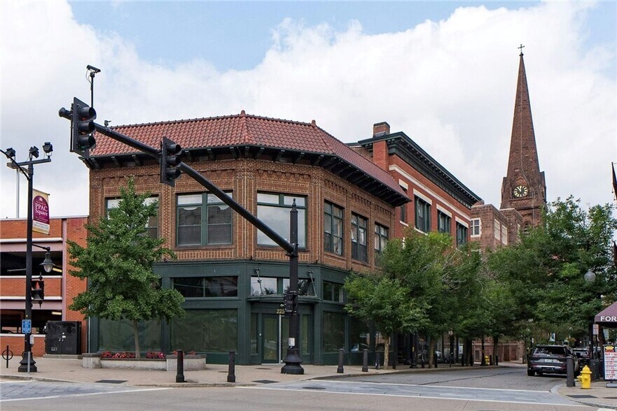 Building Photo - 225 Weybosset St