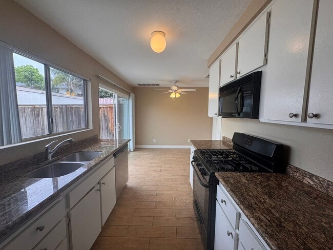 Building Photo - Available Move In Today!! Beautiful Two St...