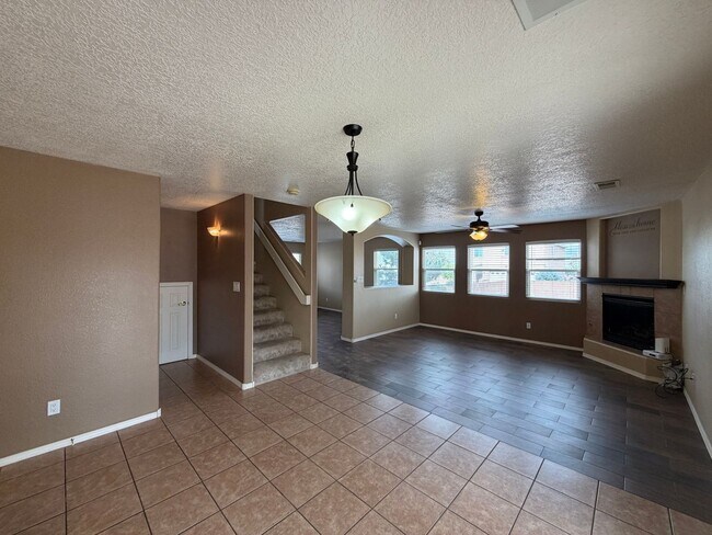 Building Photo - 4 Bedroom Home Available Near McMahon Blvd NW & Universe Blvd NW!