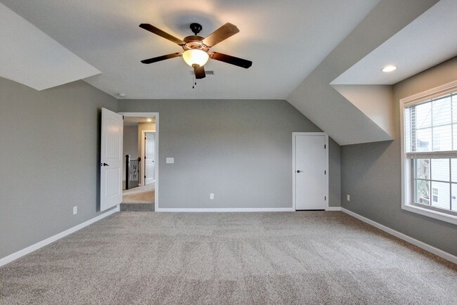 Building Photo - Executive Home on Cul de sac off exit 8.  Hurry.