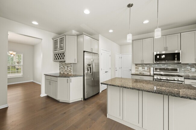 Building Photo - 406 Mary Ann Cir