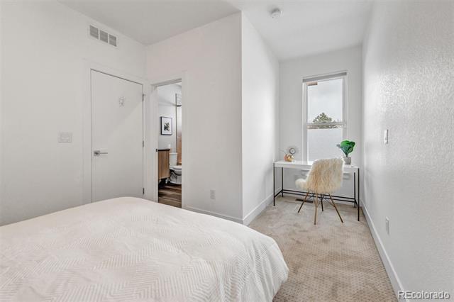 Building Photo - 556 Madison St