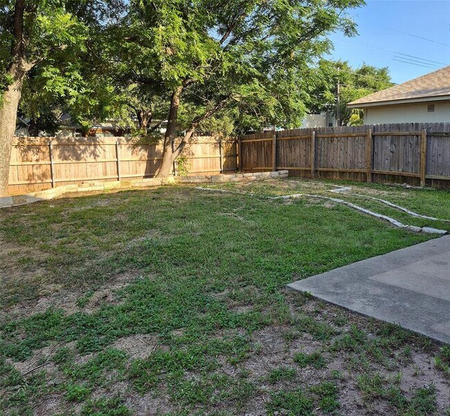 Building Photo - 1139 Emmitt Run