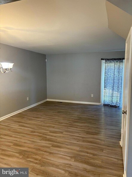 Building Photo - 3810 Glenview Terrace